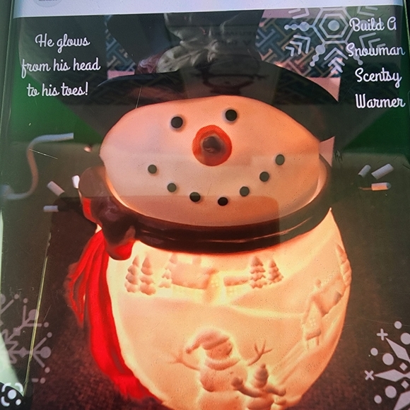 NIB. Scentsy, Build A Snowman, Scentsy Warmer Holiday 2017 Collection. - Picture 2 of 14